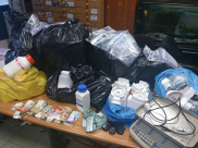 بالصور: الشرطة تضبط 90 عبوة مادة مخدرة خطرة بعد مداهمة أحد المنازل بيافا